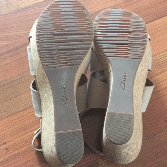 Clark’s tan sandal - Picture 6 of 8